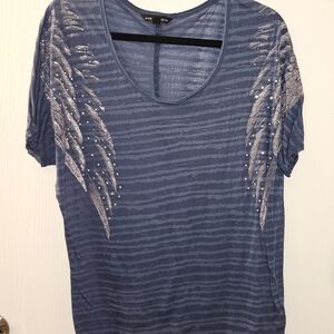 Rock & Republic Blue Scoop Neck Feather Print Top with Studs